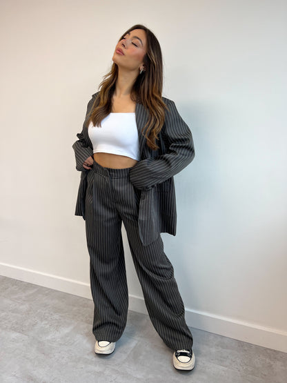 OVERSIZED PIN STRIPE PANTALON GRIJS